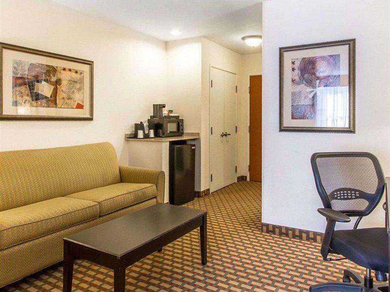 Comfort Inn & Suites Shawnee North Near I-40 Экстерьер фото