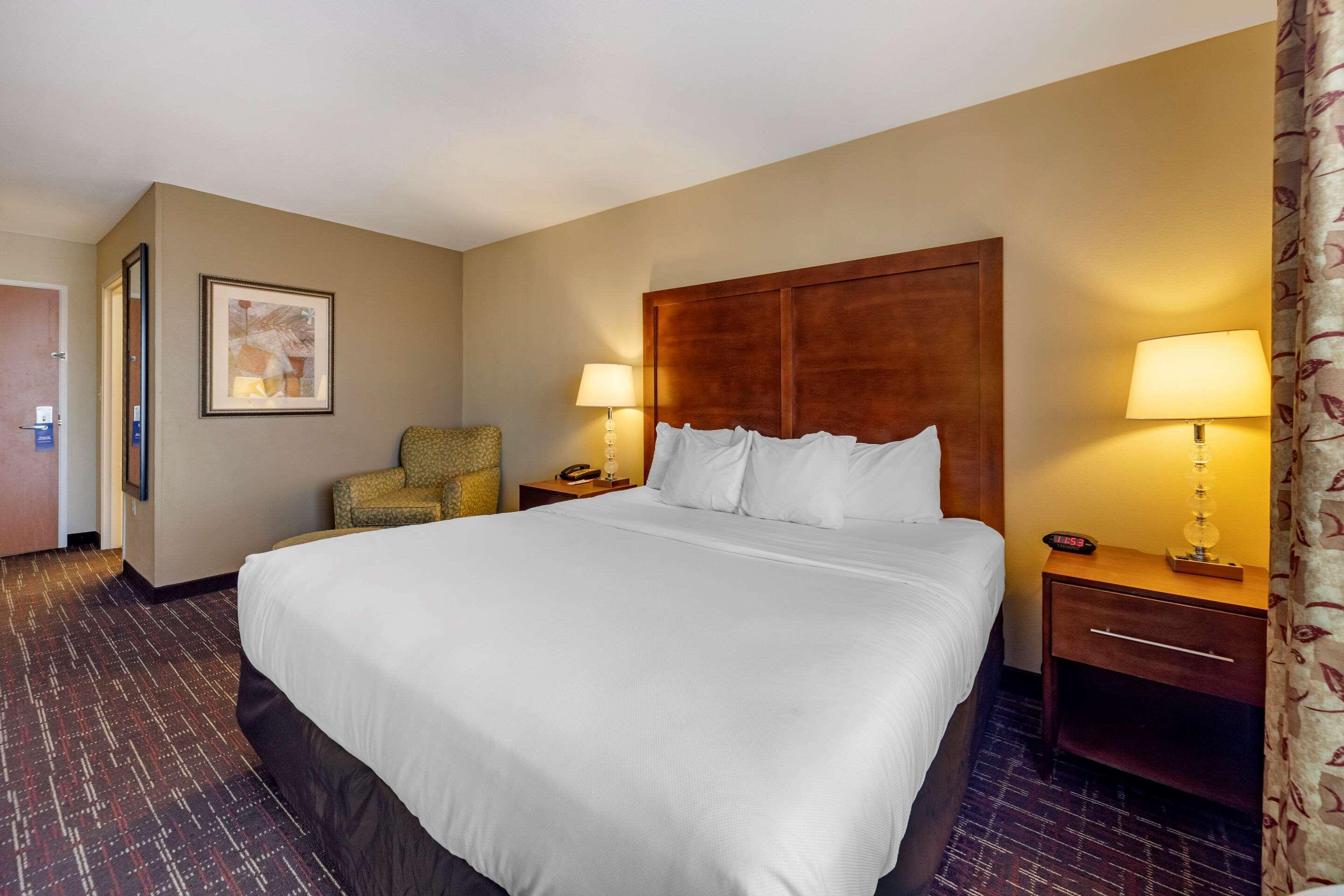 Comfort Inn & Suites Shawnee North Near I-40 Экстерьер фото