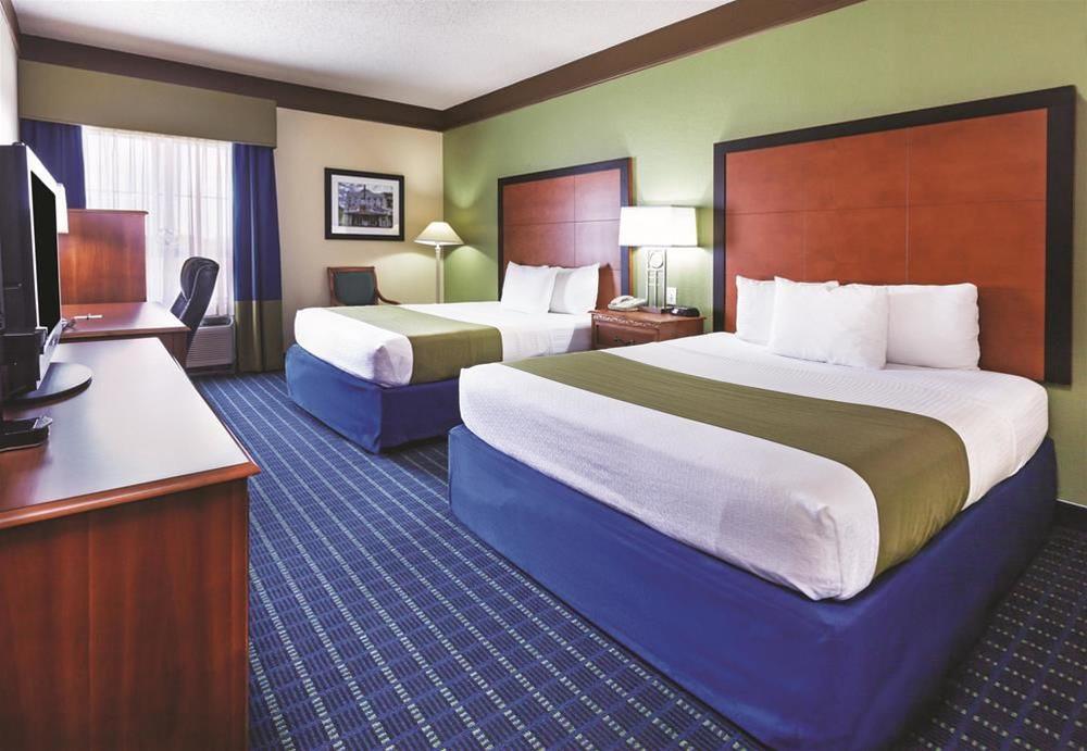 Comfort Inn & Suites Shawnee North Near I-40 Экстерьер фото