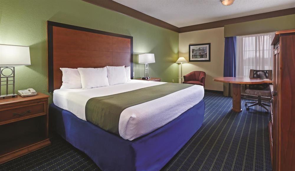 Comfort Inn & Suites Shawnee North Near I-40 Экстерьер фото